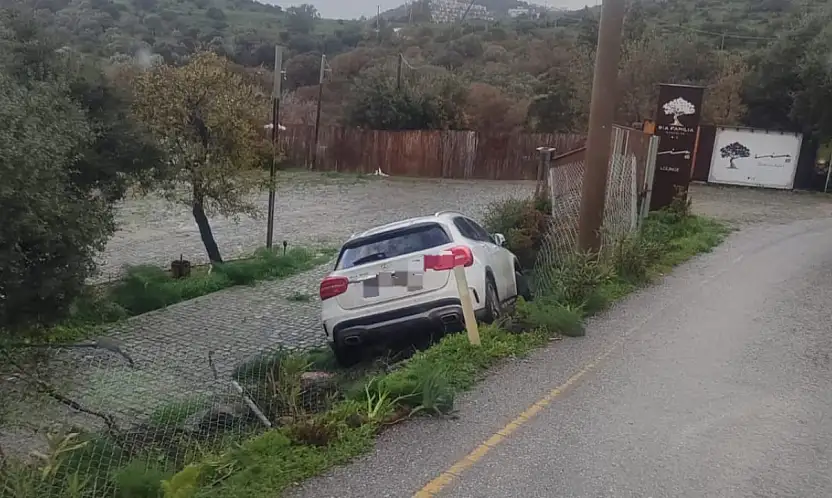 Otomobil şarampolde bitti