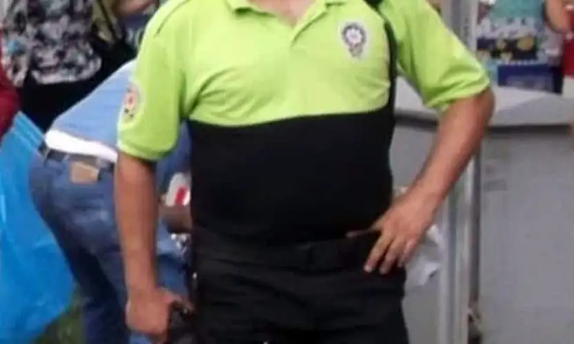 Polis memuru kalbine yenik düştü