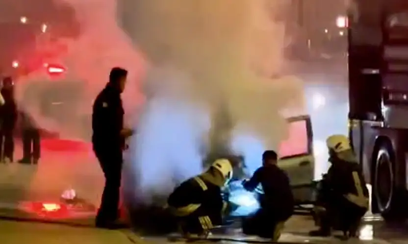 Seyir halindeki otomobil alev aldı