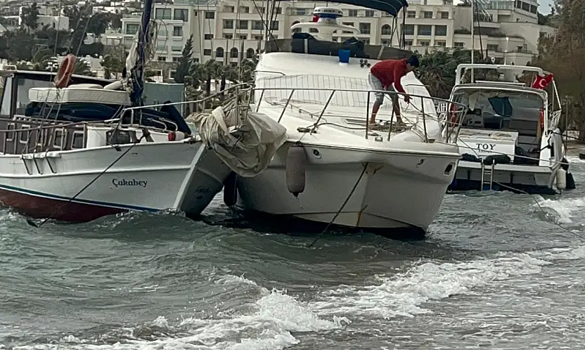 Şiddetli Fırtına Gümbet'i vurdu: 8 tekne karaya oturdu