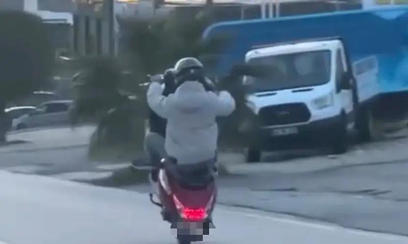 Şov uğruna trafiği tehlikeye attı