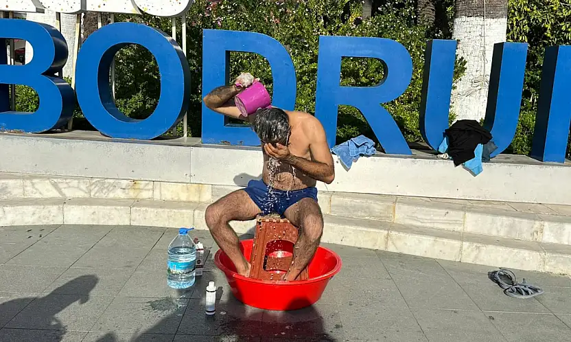 Susuzluğa isyan eden vatandaş belediyenin önünde protesto etti