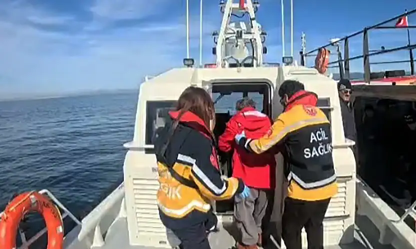 Teknede rahatsızlanan vatandaş tahliye edildi