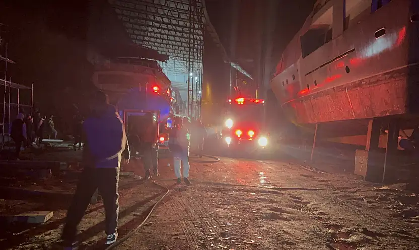 Tersane yangını: Söndürme çalışmaları sürüyor