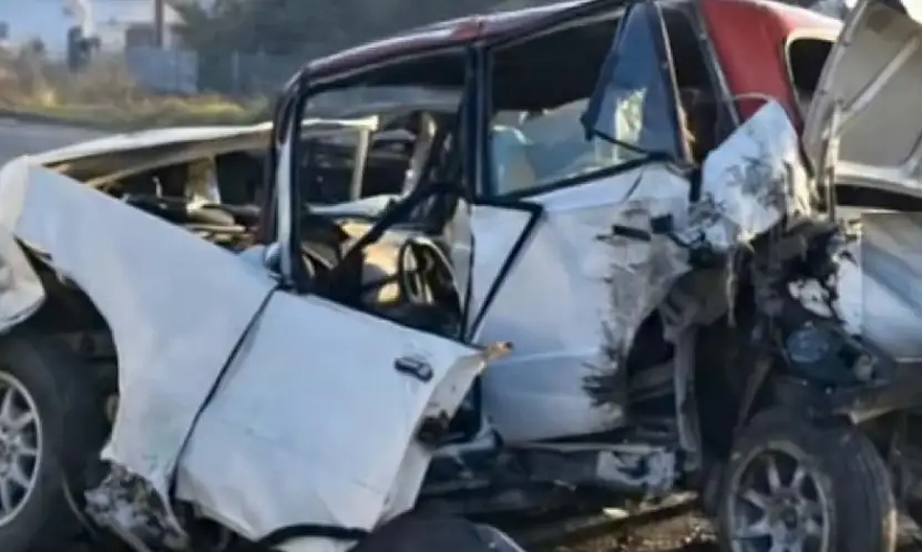 Üç araçlı kaza trafiği kitledi