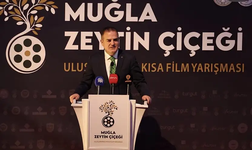 Vali Akbıyık Zeytin Çiçeği Uluslararası Kısa Film Yarışması ödül törenine katıldı