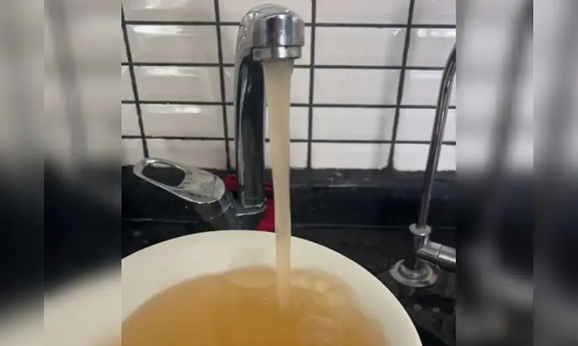 Vatandaş tepkili musluktan akan suyun rengi dikkat çekti