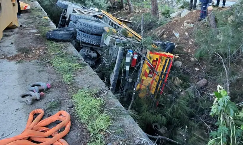 Vinç şarampole devrildi 1 yaralı