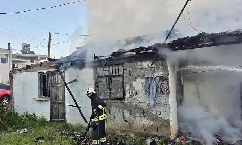 Yangın korkuttu ev alevlere teslim oldu