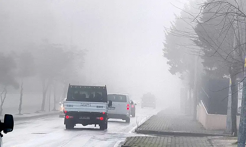 Yoğun sis etkili oldu