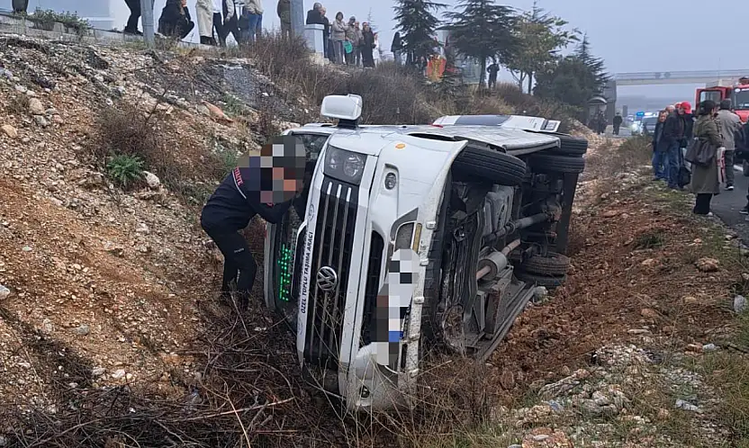 Yolcu minibüsü devrildi 13 yaralı