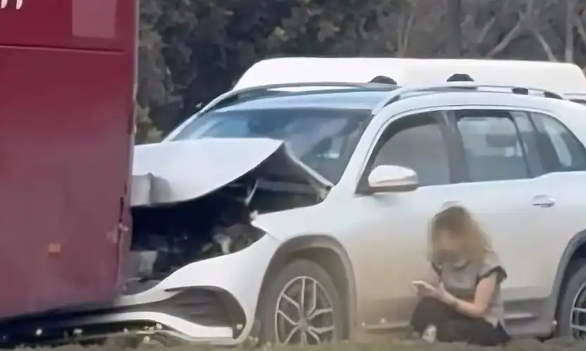 Yolcu otobüsüne arkadan çarpan jip kazaya neden oldu